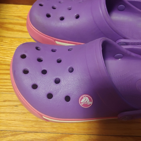 Girls.Crocs size 2 - Picture 2 of 4